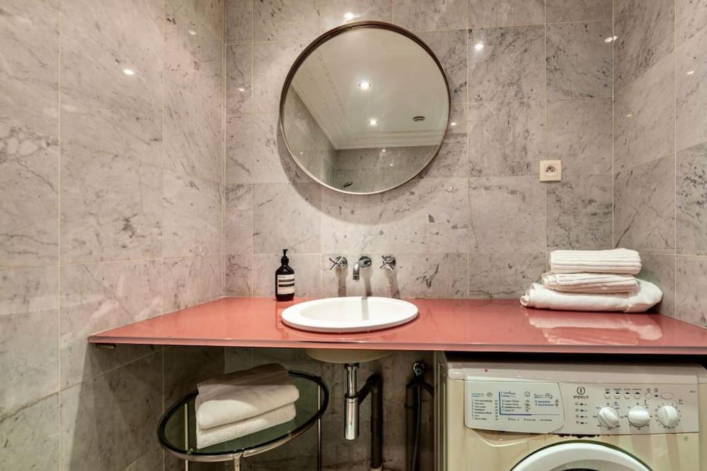 Charmant Appartement Au Coeur De Paris Exteriör bild